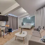 Appartement Rénové proche Arc Triomphe - 2P