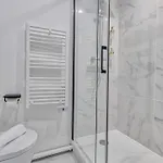 Appartement Rénové proche Arc Triomphe - 2P